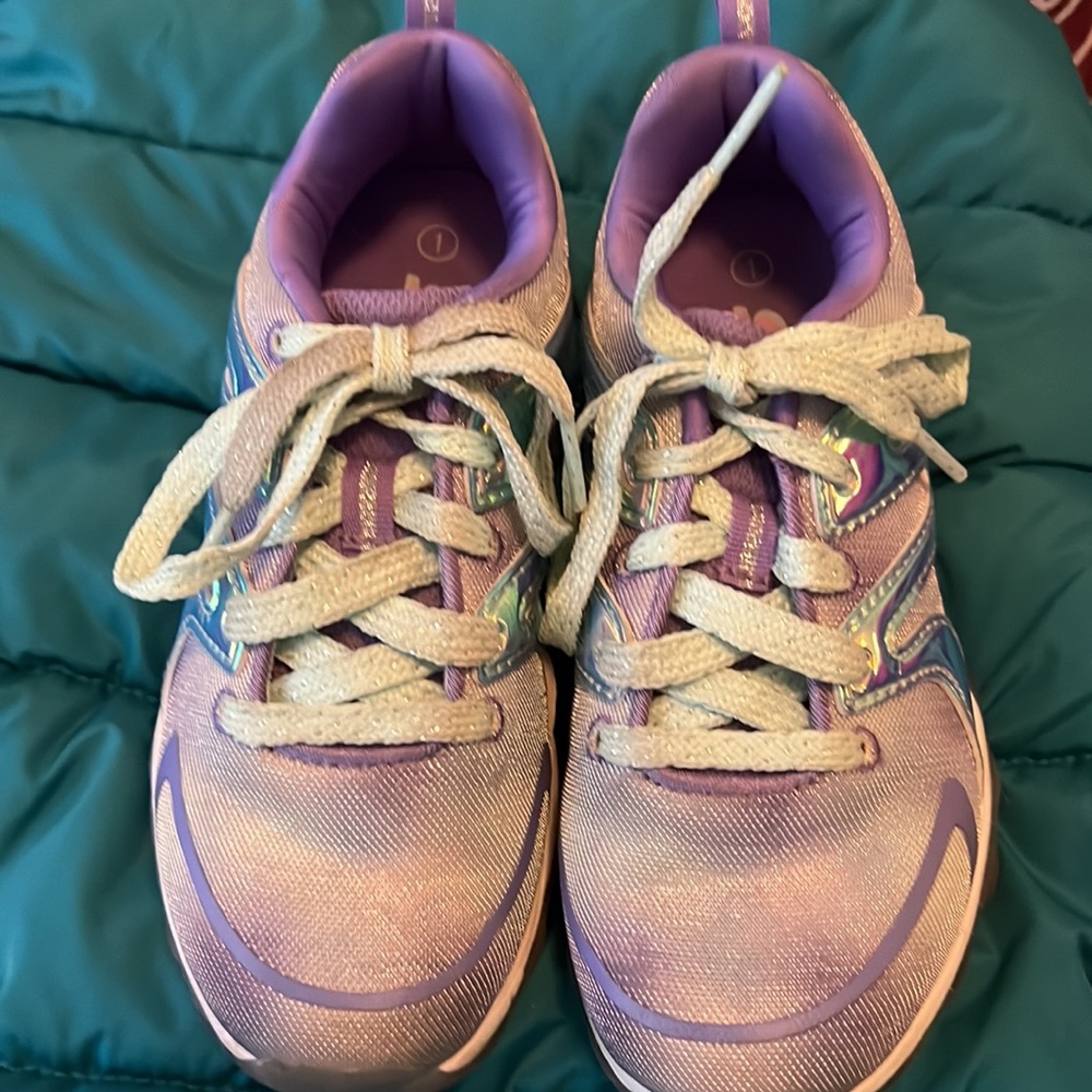 Sketchers sport girls tennis shoes - Picture 7 of 8